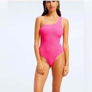 GOOD AMERICAN Always Fits 👙One shoulder one piece swimsuit 
Color: MAGENTA